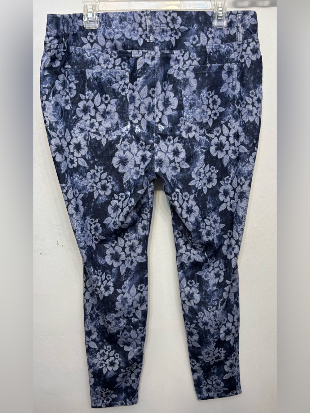 Faded Glory Two Tone Blue Floral Print Jeggings Women’s Size XL 16-18 NWOT - Picture 3 of 5
